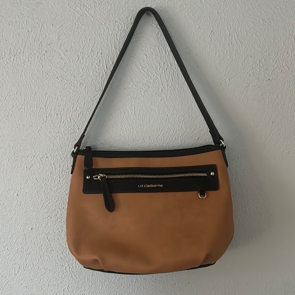 Liz Claiborne like new shoulder bag in a Carmel